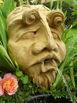 wasserspeier horn fuer den gartenteich atelier wenzel